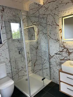 Nad Zalewem Kamienskim Dobre Wiatry 홀리데이파크 *